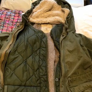 Aritzia TNA 2 in 1 coat.